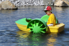 Kind-beim-Tretboot-fahren-20250903_112946