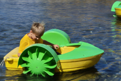 Kinder-beim-Tretboot-fahren20250903_112942