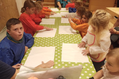 Kinder-in-der-Bastelstube-IMG_20250904_100436