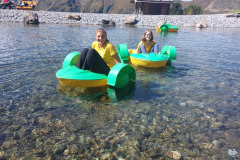 Wasserbootfahrt-Kinder