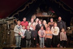 20260423_Theaterbesuch-Da-Himmegugga-der-Kinderkrebshilfe-BGL-u.-TS-scaled