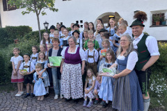 260520_Spende-GTEV-Schneebergler-Schnaitsee-Bastelaktion-Osterkerzen