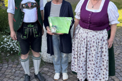 260520_Spendenuebergabe-GTEV-Schneebergler-Schnaitsee-bastelt-Osterkerzen