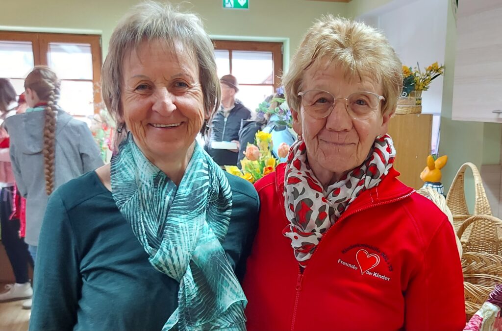 Bärbel Fritz überreicht anlässlich ihres 70. Geburtstages eine Spende an Rosmarie Baumgartner, für die Kinderkrebshilfe BGL+TS.