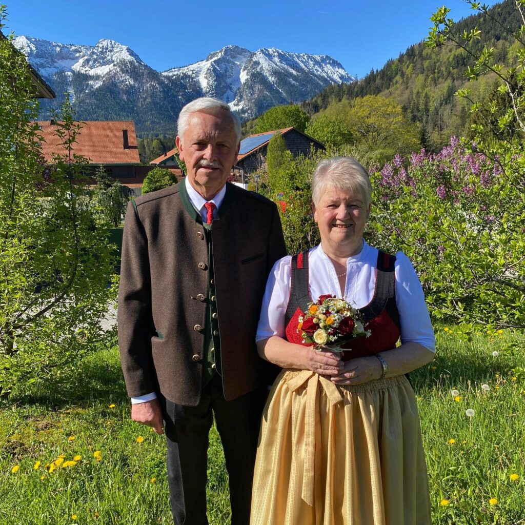 Das Jubelpaar Anni und Hans Huber aus Inzell bat zur Feier ihrer Goldenen Hochzeit um Spenden für die Kinderkrebshilfe