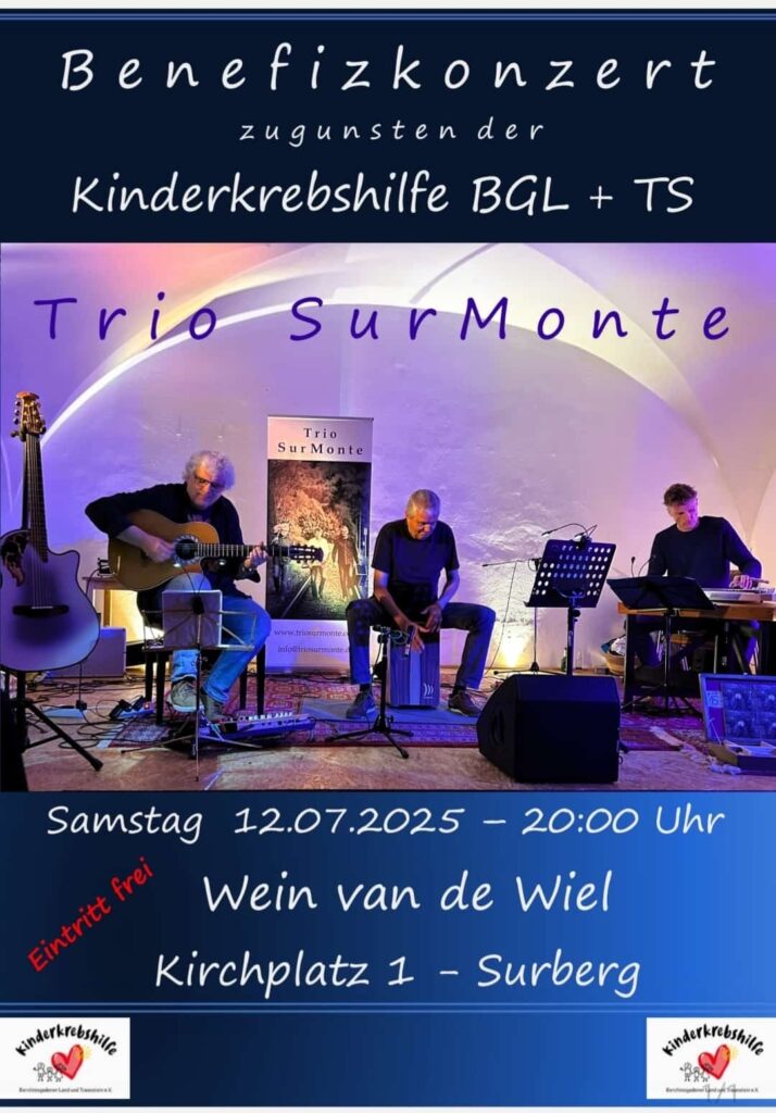 Hier steht das Plakat zum Benefizkonzert. Man sieht das "Trio Surmonte" bei einem Auftritt im Kellergewölbe der Weinhandlung Van de Wiel (Stefan an der Gitarre, Franz am Cajon und Andreas an der elektrischen Zitter). Folgenden Text gibt es hier zu lesen: Benefizkonzert zugunsten der Kinderkrebshilfe BGL+TS, Trio SurMonte, Samstag 12.07.2025, 20 Uhr, Eintritt frei.